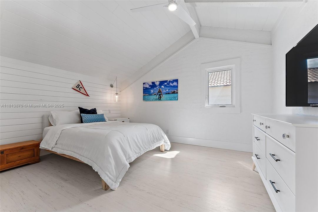 Vendido Recientemente: $2,150,000 (3 camas, 3 baños, 1926 Pies cuadrados)