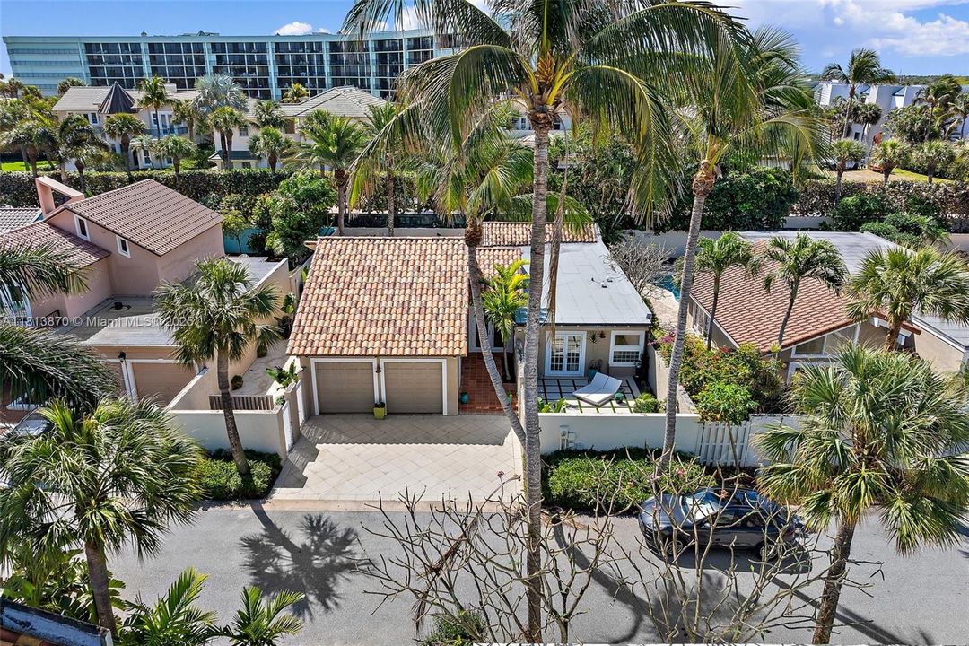 Vendido Recientemente: $2,150,000 (3 camas, 3 baños, 1926 Pies cuadrados)