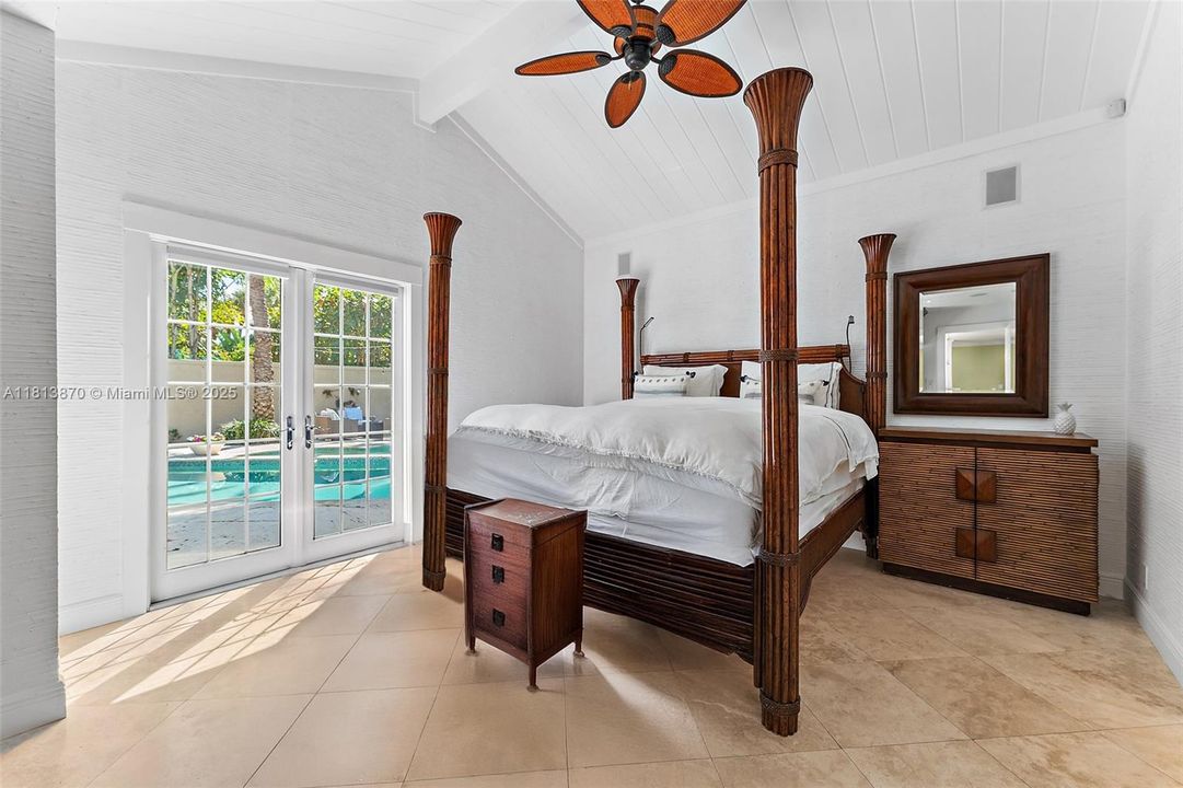 Vendido Recientemente: $2,150,000 (3 camas, 3 baños, 1926 Pies cuadrados)