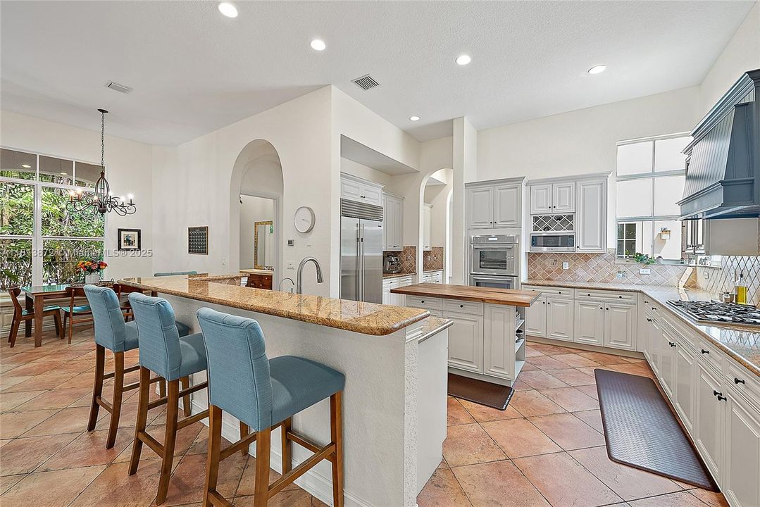 Vendido Recientemente: $2,500,000 (5 camas, 5 baños, 5058 Pies cuadrados)