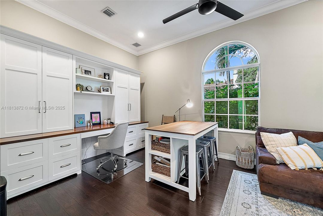 Vendido Recientemente: $2,500,000 (5 camas, 5 baños, 5058 Pies cuadrados)