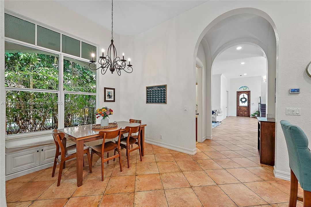 Vendido Recientemente: $2,500,000 (5 camas, 5 baños, 5058 Pies cuadrados)