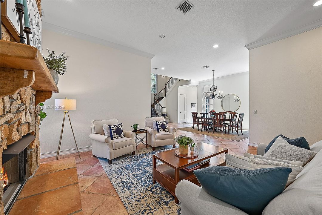 Vendido Recientemente: $2,500,000 (5 camas, 5 baños, 5058 Pies cuadrados)