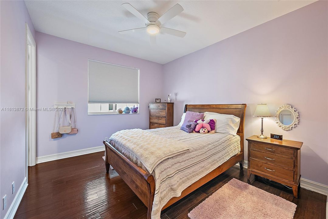 Vendido Recientemente: $2,500,000 (5 camas, 5 baños, 5058 Pies cuadrados)