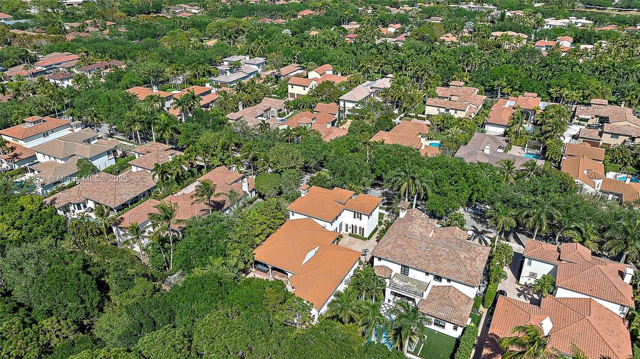 Vendido Recientemente: $2,500,000 (5 camas, 5 baños, 5058 Pies cuadrados)