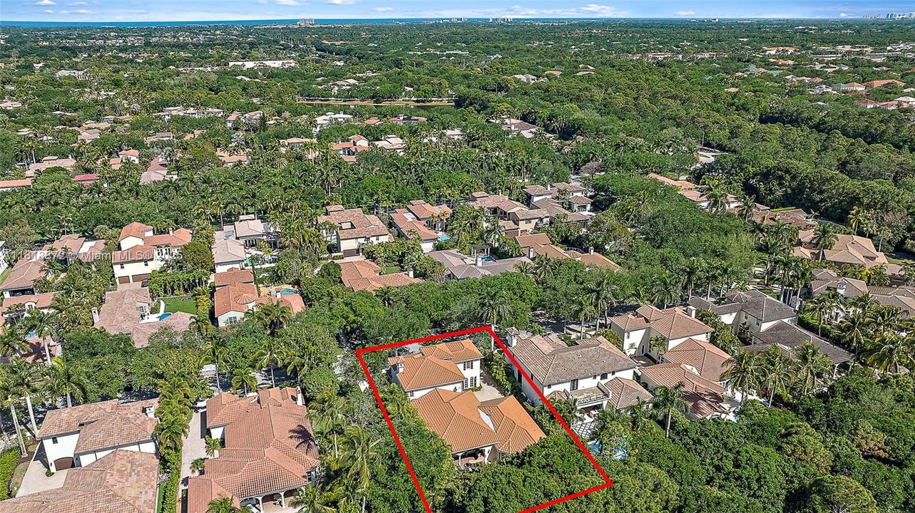 Vendido Recientemente: $2,500,000 (5 camas, 5 baños, 5058 Pies cuadrados)