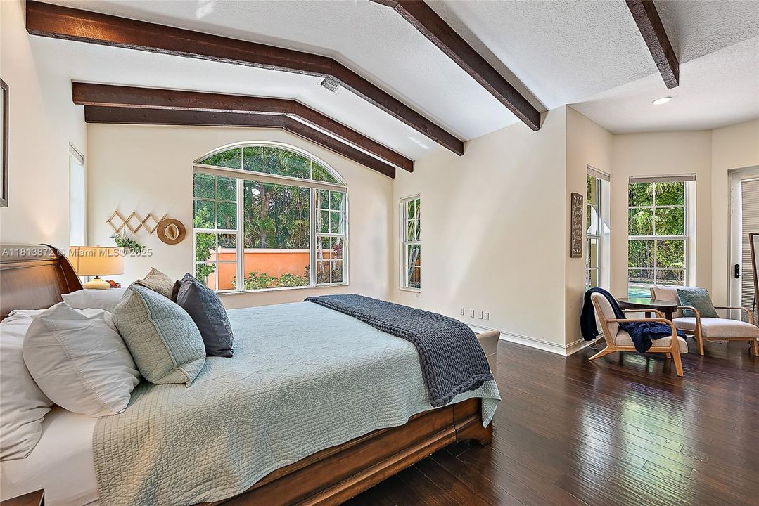 Vendido Recientemente: $2,500,000 (5 camas, 5 baños, 5058 Pies cuadrados)