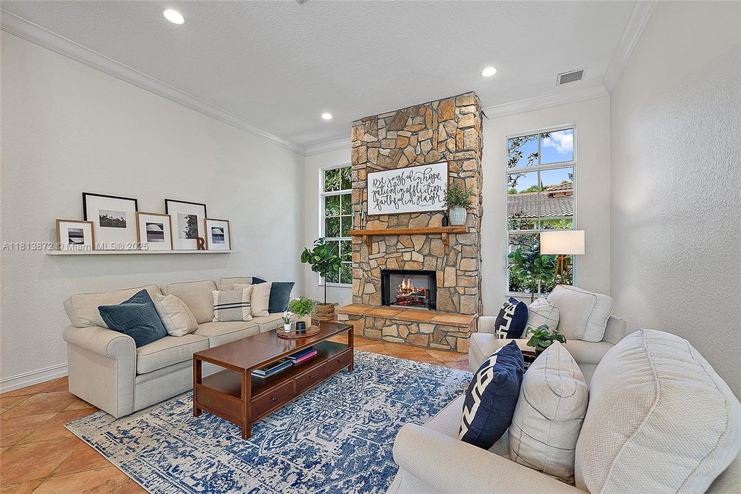 Vendido Recientemente: $2,500,000 (5 camas, 5 baños, 5058 Pies cuadrados)