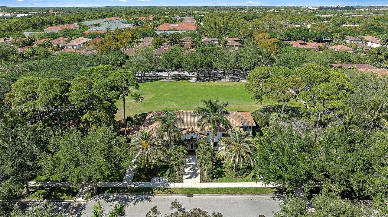 Vendido Recientemente: $2,500,000 (5 camas, 5 baños, 5058 Pies cuadrados)