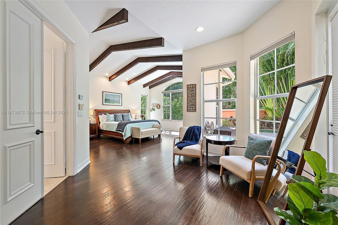 Vendido Recientemente: $2,500,000 (5 camas, 5 baños, 5058 Pies cuadrados)