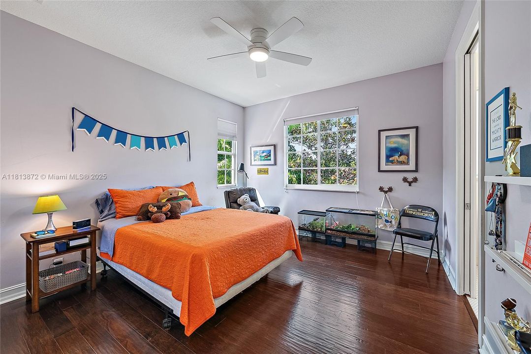 Vendido Recientemente: $2,500,000 (5 camas, 5 baños, 5058 Pies cuadrados)