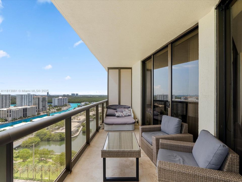 待售: $800,000 (1 贝兹, 1 浴室, 883 平方英尺)