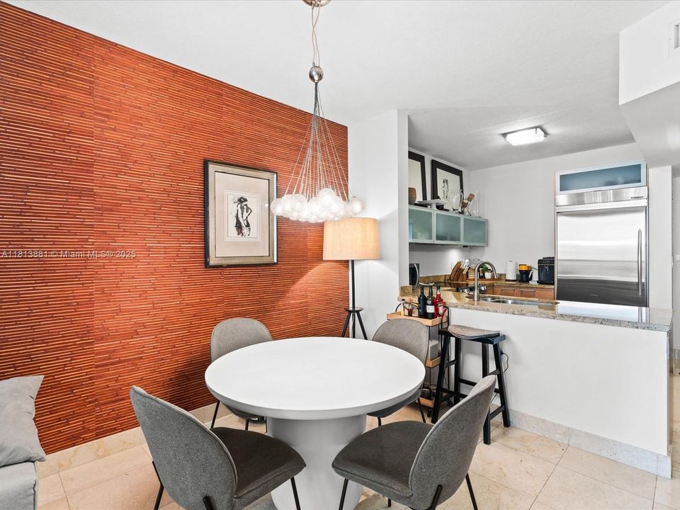 待售: $800,000 (1 贝兹, 1 浴室, 883 平方英尺)