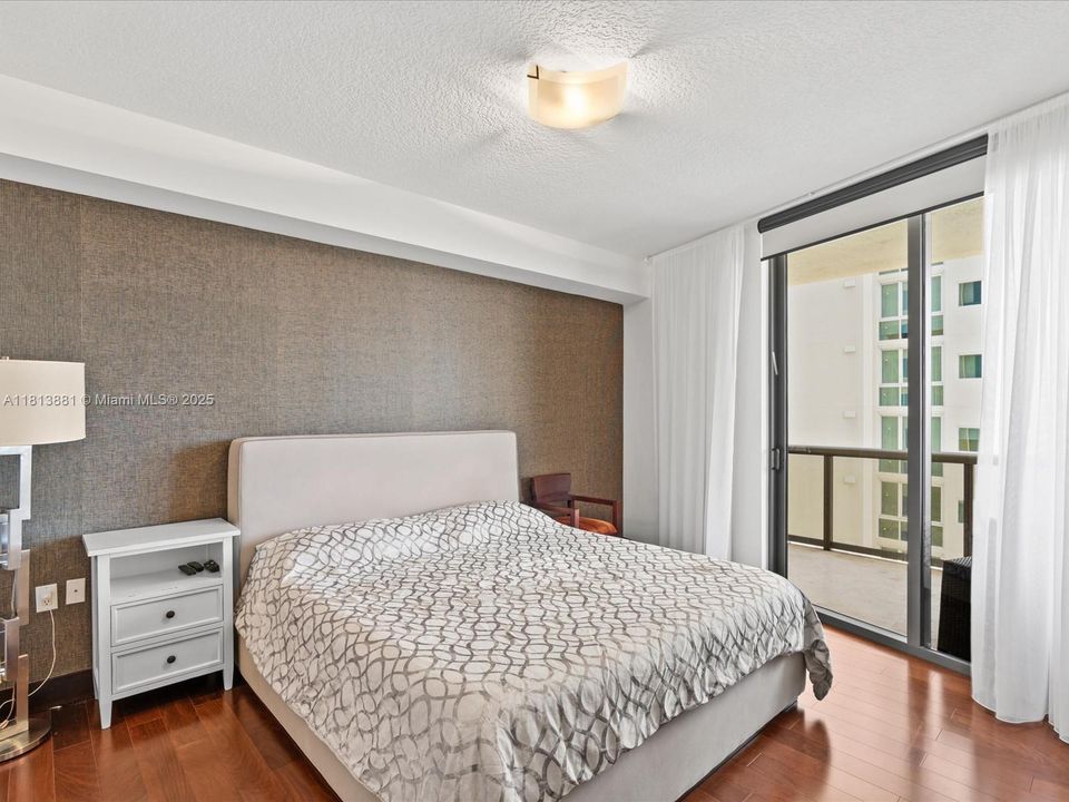 待售: $800,000 (1 贝兹, 1 浴室, 883 平方英尺)