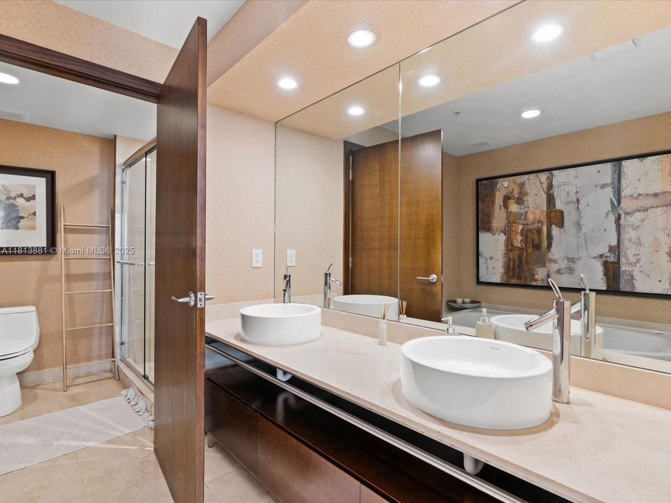 待售: $800,000 (1 贝兹, 1 浴室, 883 平方英尺)