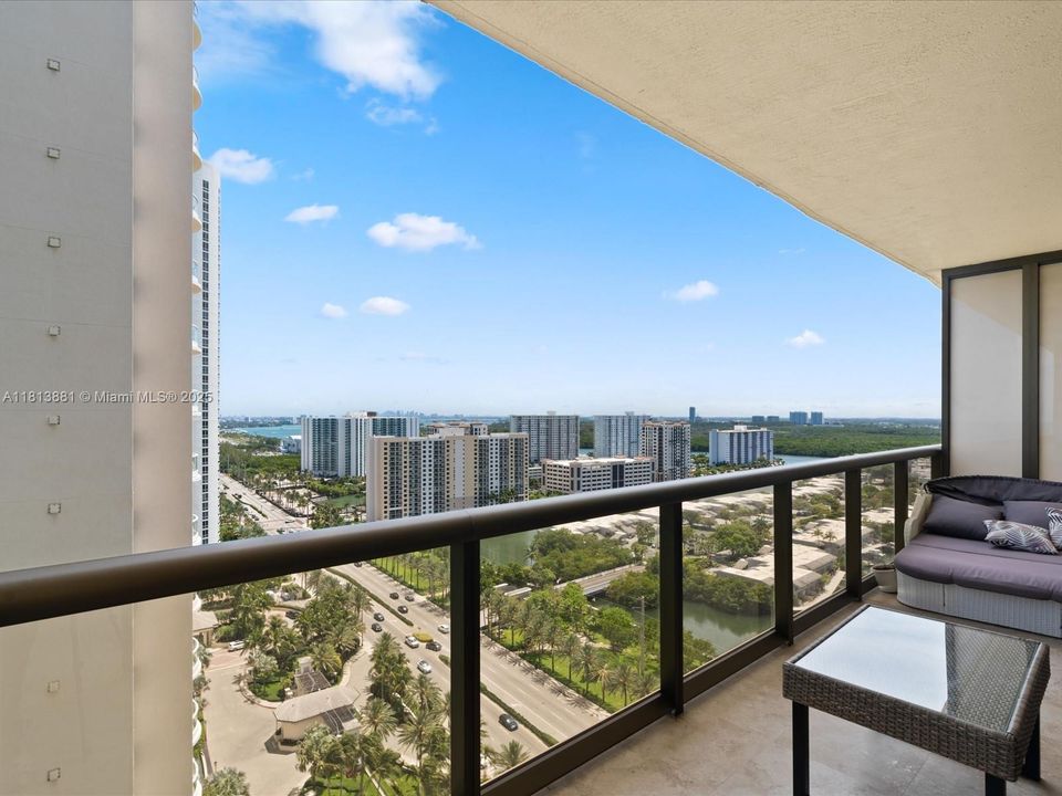 待售: $800,000 (1 贝兹, 1 浴室, 883 平方英尺)