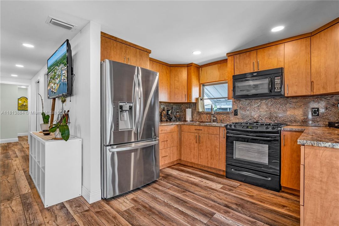 Recientemente alquilado: $2,600 (2 camas, 2 baños, 864 Pies cuadrados)