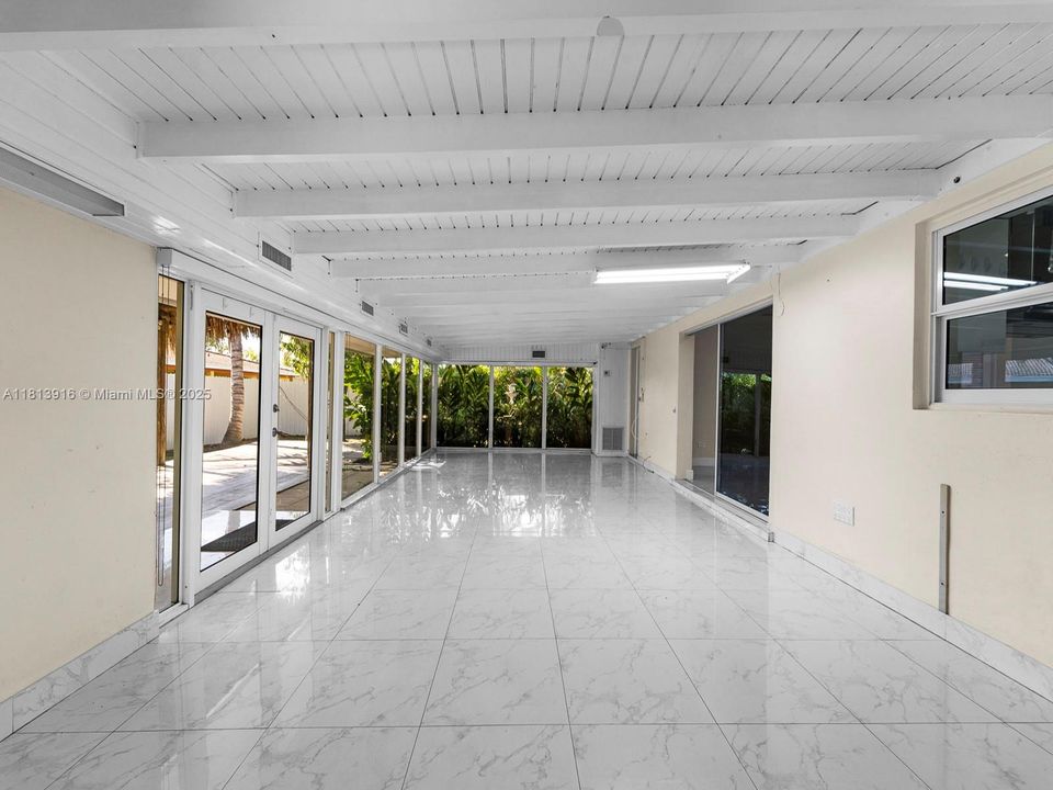 Vendido Recientemente: $795,000 (4 camas, 4 baños, 2183 Pies cuadrados)