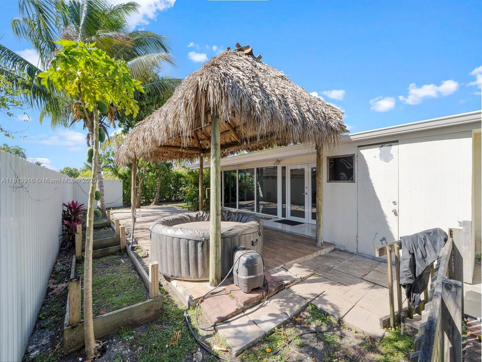 Vendido Recientemente: $795,000 (4 camas, 4 baños, 2183 Pies cuadrados)