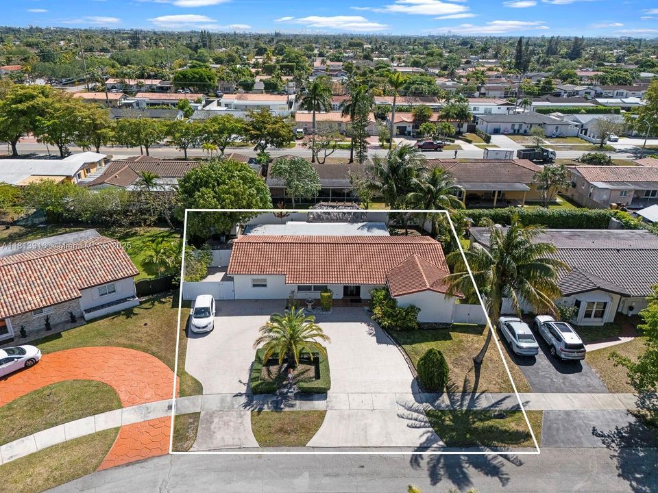 Vendido Recientemente: $795,000 (4 camas, 4 baños, 2183 Pies cuadrados)