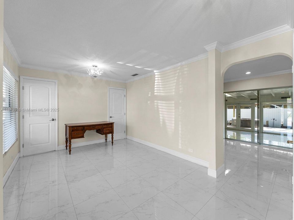 Vendido Recientemente: $795,000 (4 camas, 4 baños, 2183 Pies cuadrados)