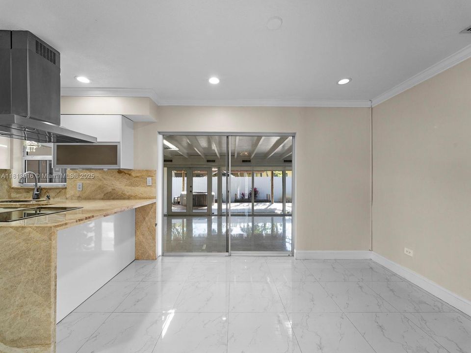 Vendido Recientemente: $795,000 (4 camas, 4 baños, 2183 Pies cuadrados)