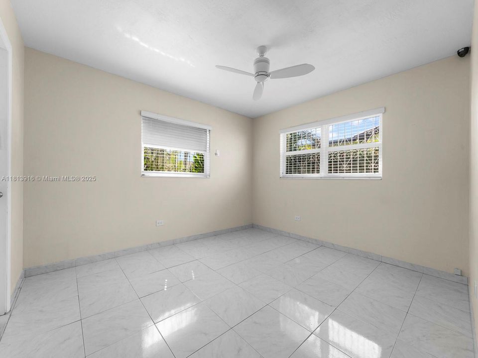 Vendido Recientemente: $795,000 (4 camas, 4 baños, 2183 Pies cuadrados)