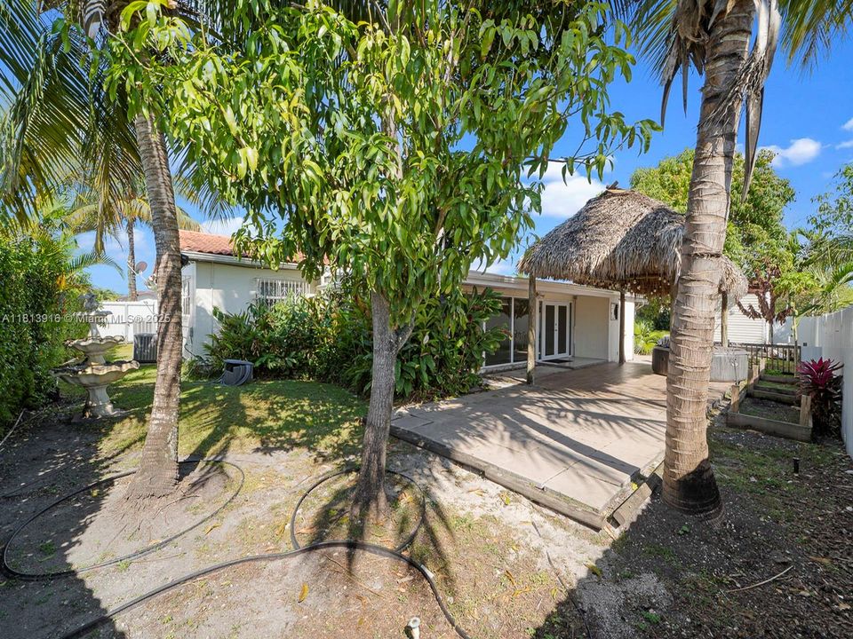 Vendido Recientemente: $795,000 (4 camas, 4 baños, 2183 Pies cuadrados)