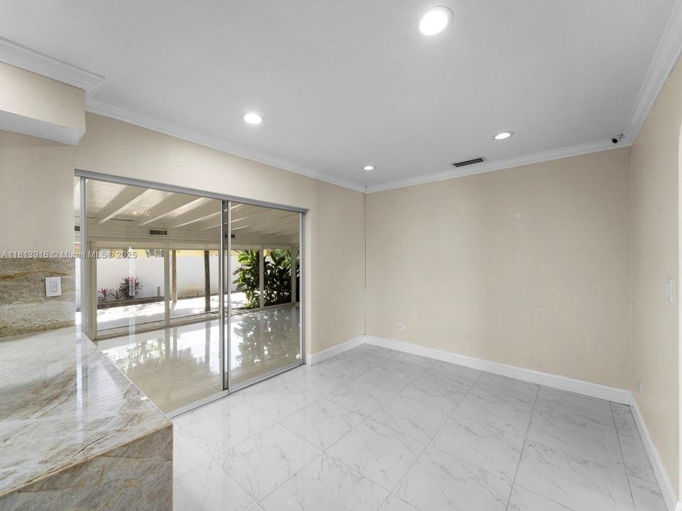 Vendido Recientemente: $795,000 (4 camas, 4 baños, 2183 Pies cuadrados)