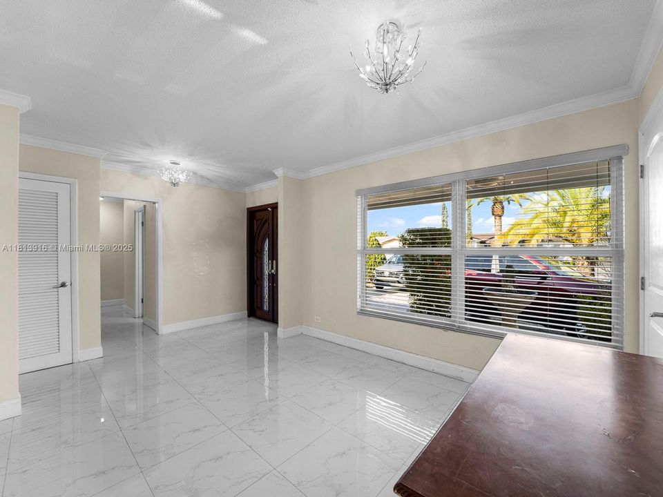 Vendido Recientemente: $795,000 (4 camas, 4 baños, 2183 Pies cuadrados)