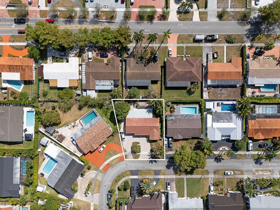 Vendido Recientemente: $795,000 (4 camas, 4 baños, 2183 Pies cuadrados)