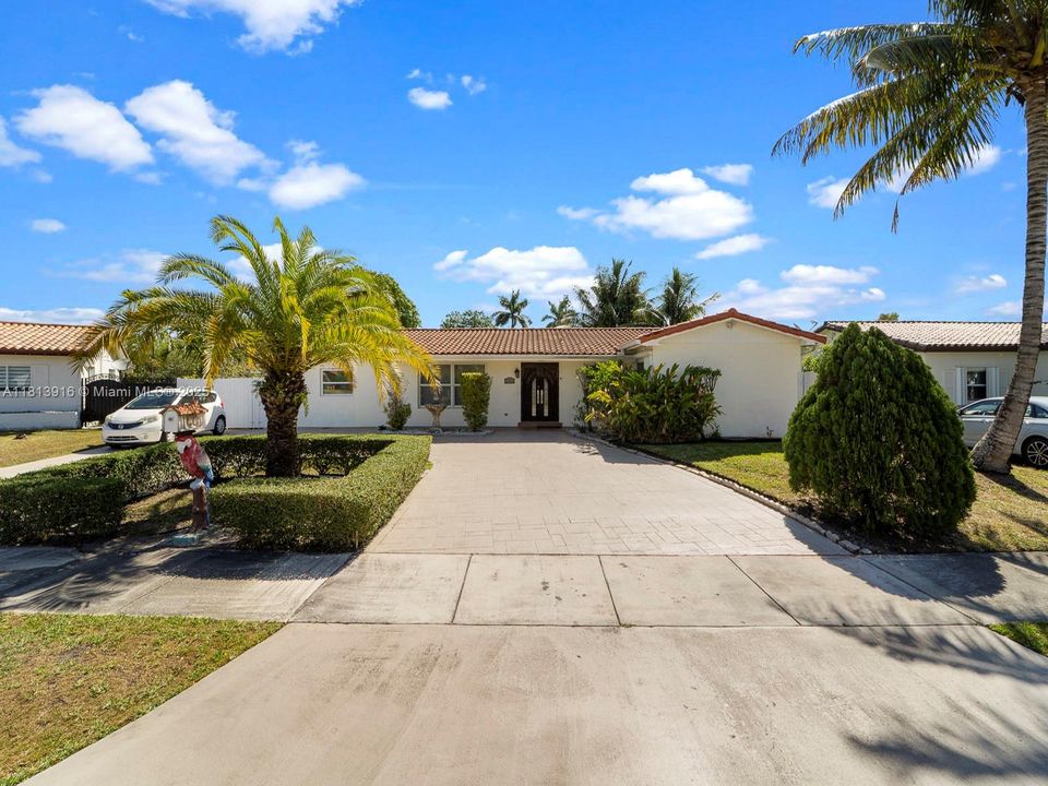 Vendido Recientemente: $795,000 (4 camas, 4 baños, 2183 Pies cuadrados)