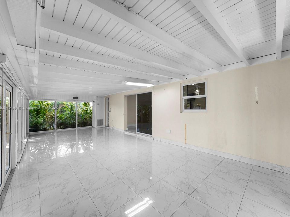 Vendido Recientemente: $795,000 (4 camas, 4 baños, 2183 Pies cuadrados)