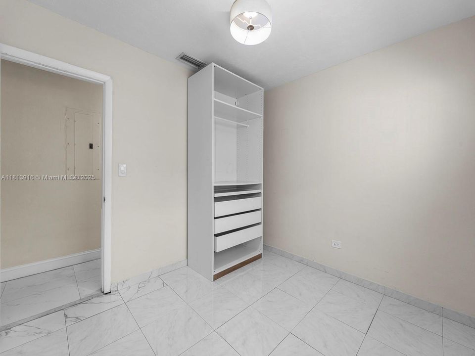 Vendido Recientemente: $795,000 (4 camas, 4 baños, 2183 Pies cuadrados)