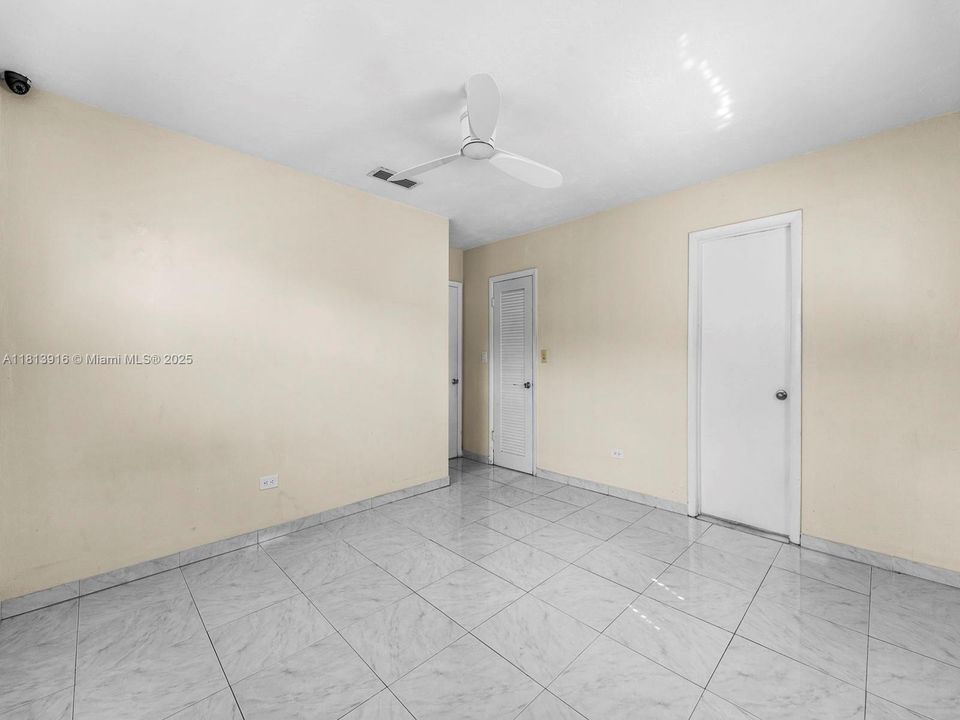 Vendido Recientemente: $795,000 (4 camas, 4 baños, 2183 Pies cuadrados)