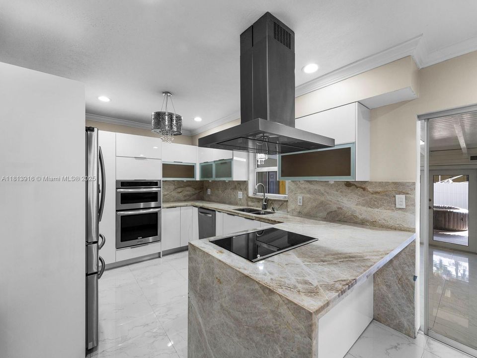 Vendido Recientemente: $795,000 (4 camas, 4 baños, 2183 Pies cuadrados)