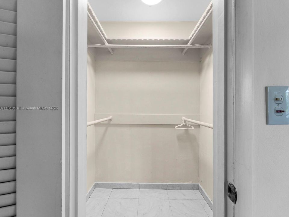 Vendido Recientemente: $795,000 (4 camas, 4 baños, 2183 Pies cuadrados)