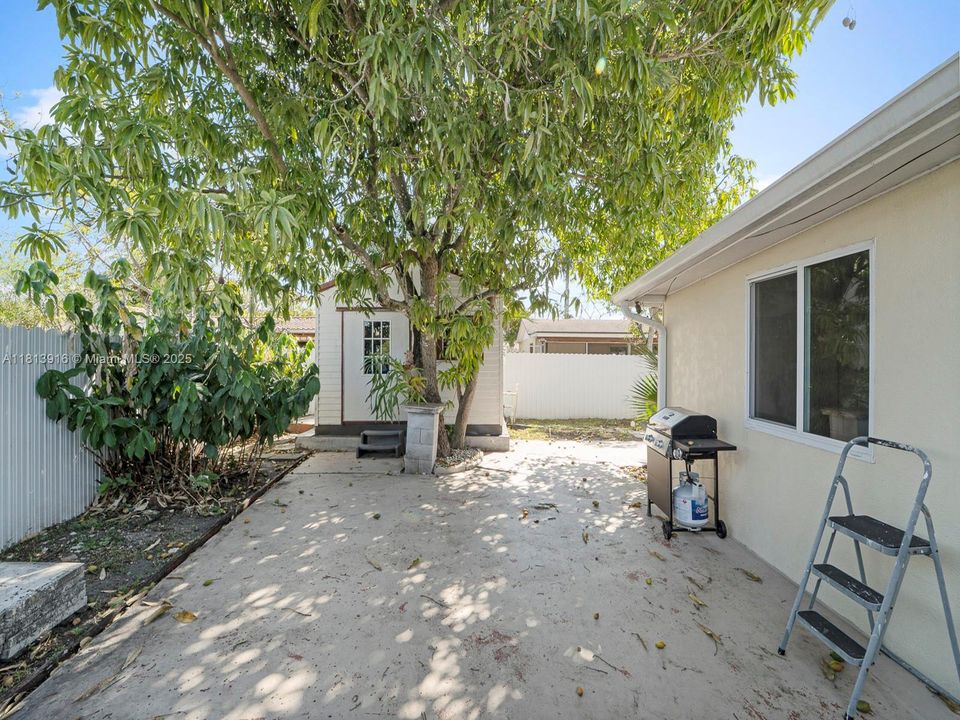 Vendido Recientemente: $795,000 (4 camas, 4 baños, 2183 Pies cuadrados)