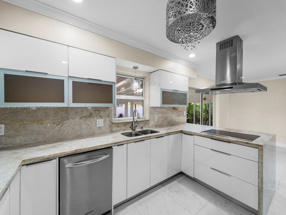 Vendido Recientemente: $795,000 (4 camas, 4 baños, 2183 Pies cuadrados)