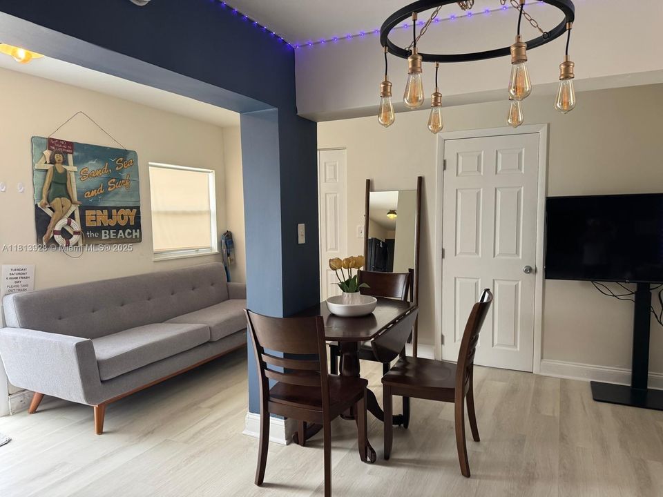 Recently Rented: $2,000 (1 beds, 1 baths, 2074 Square Feet)