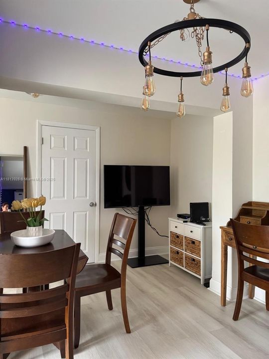 Recently Rented: $2,000 (1 beds, 1 baths, 2074 Square Feet)