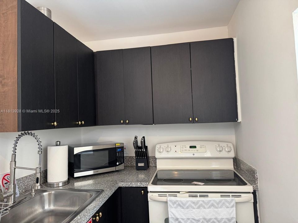 Recently Rented: $2,000 (1 beds, 1 baths, 2074 Square Feet)