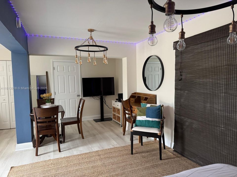 Recently Rented: $2,000 (1 beds, 1 baths, 2074 Square Feet)