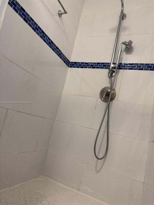 Recently Rented: $2,000 (1 beds, 1 baths, 2074 Square Feet)