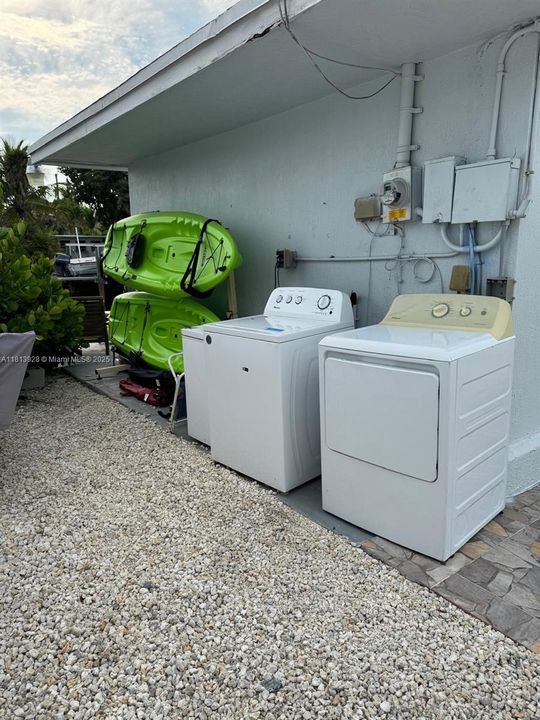 Recently Rented: $2,000 (1 beds, 1 baths, 2074 Square Feet)