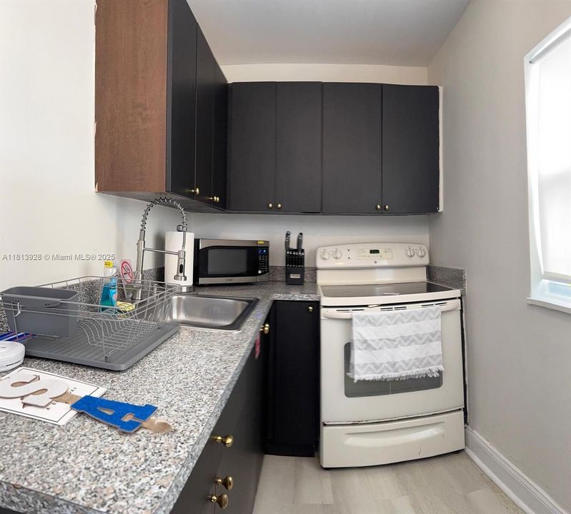 Recently Rented: $2,000 (1 beds, 1 baths, 2074 Square Feet)