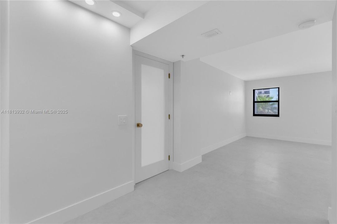 For Sale: $589,000 (2 beds, 2 baths, 1190 Square Feet)