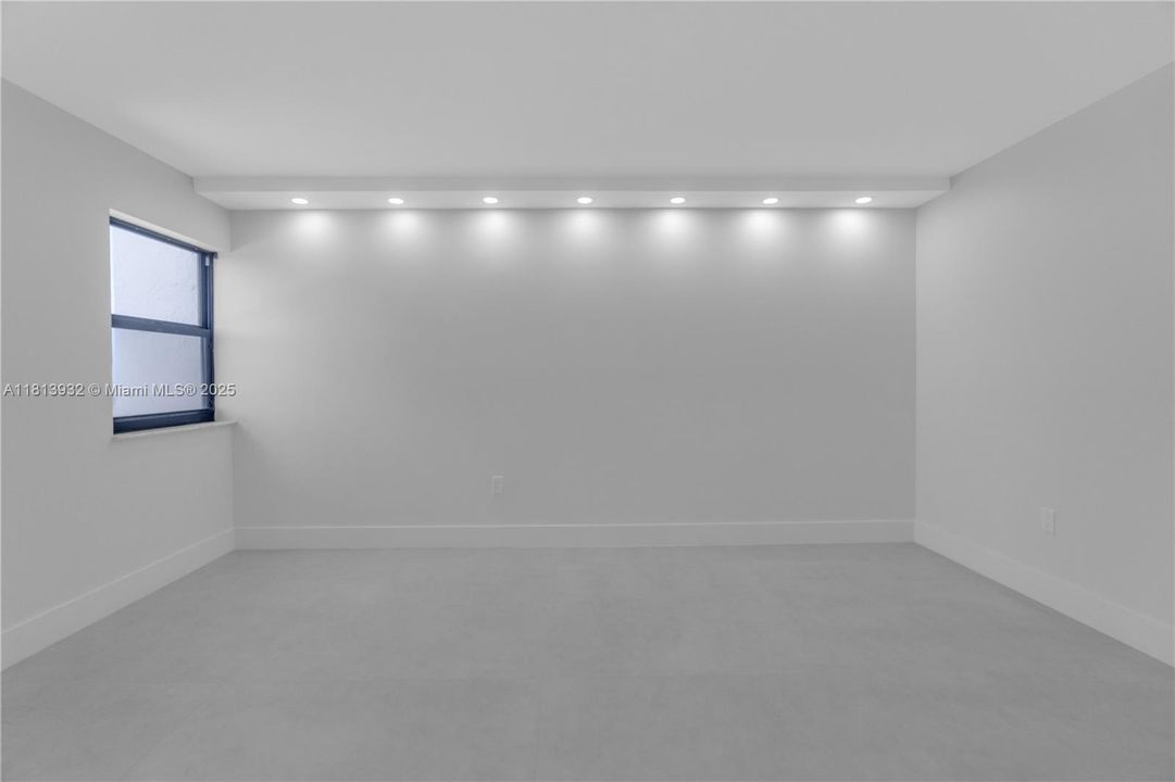 For Sale: $589,000 (2 beds, 2 baths, 1190 Square Feet)