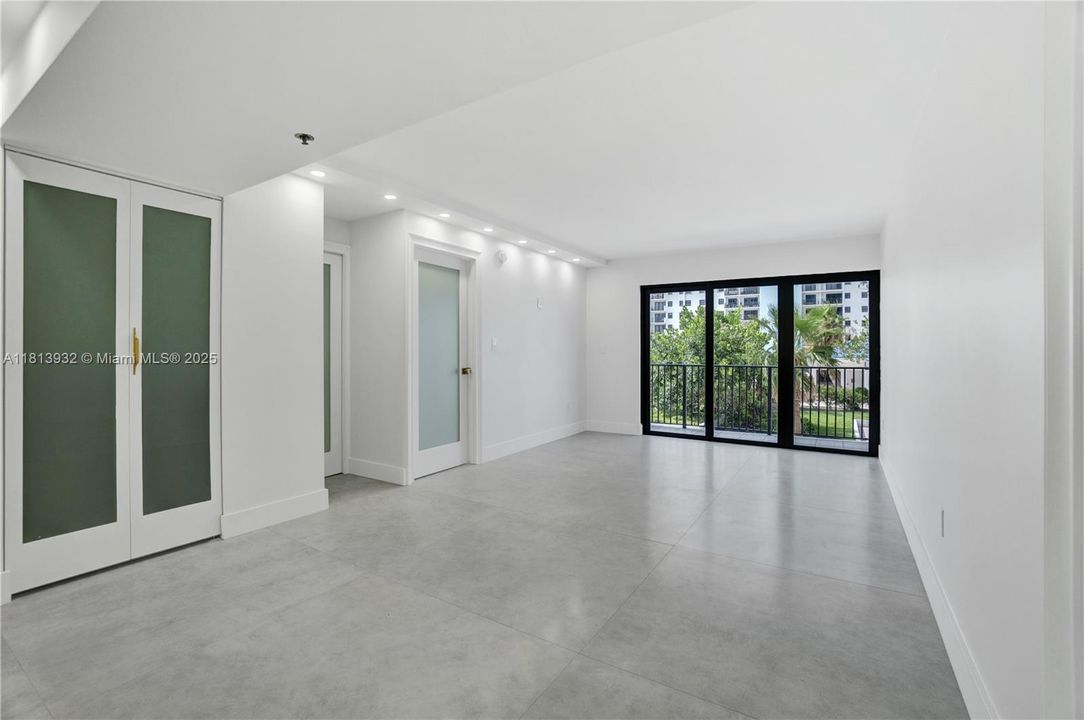 For Sale: $589,000 (2 beds, 2 baths, 1190 Square Feet)