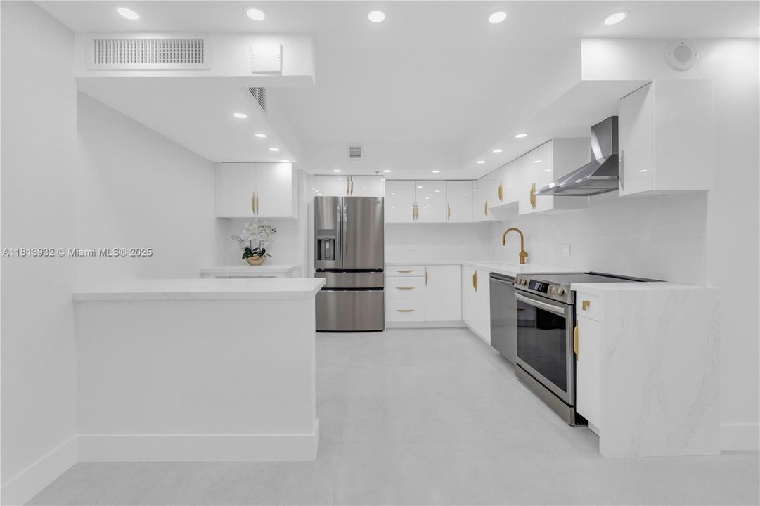 For Sale: $589,000 (2 beds, 2 baths, 1190 Square Feet)